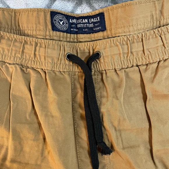 Mens American Eagle jogger khaki shorts - Picture 2 of 3